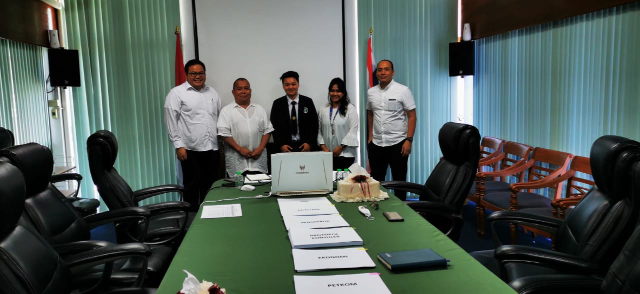 Mahasiswa Internasional Universitas Negeri Malang (UM) Berhasil Menyelesaikan Ujian Skripsi Online di KJRI Songkhla