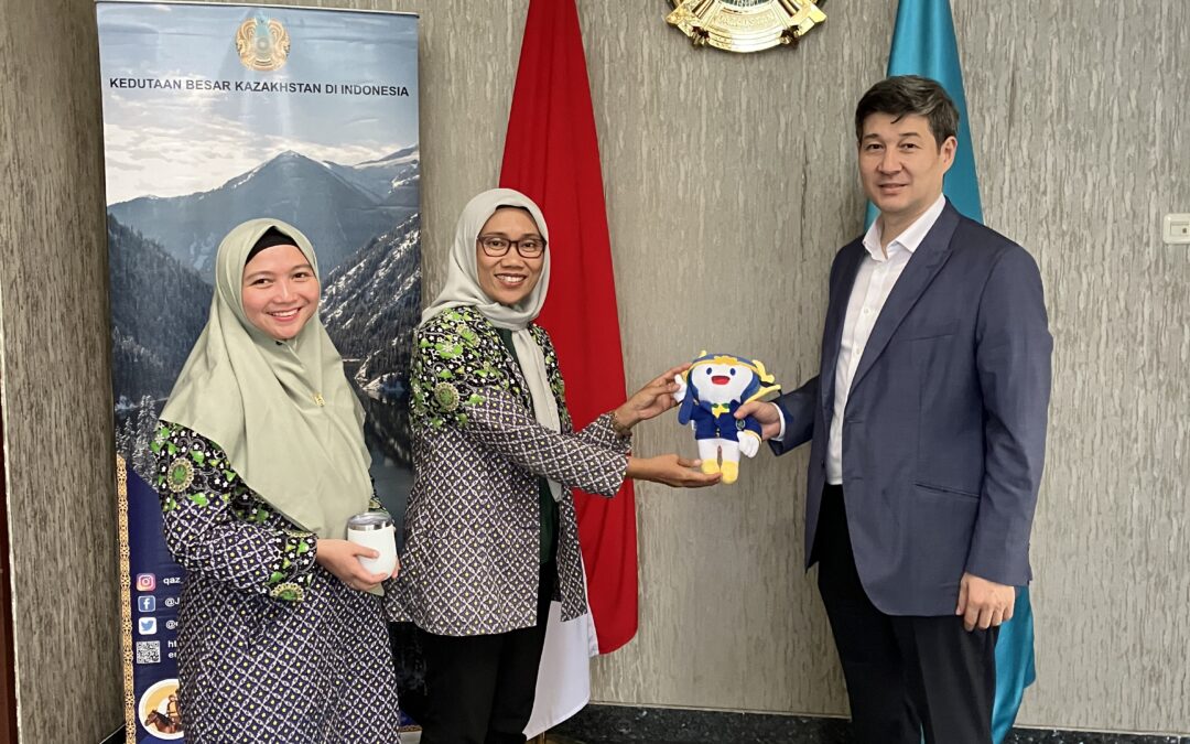 Strengthening Internationalization, UM Explores Scholarship Opportunities with the Embassy of Kazakhstan